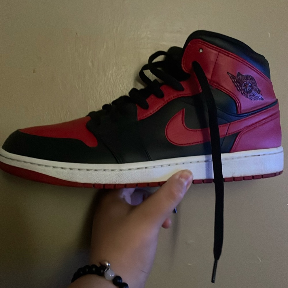 Jordan one banned mid